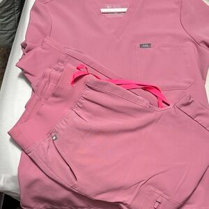 Limited Edition Figs The Set in chalk pink.